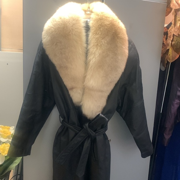 Women’s Leather and Fox Fur coat - Picture 3 of 10